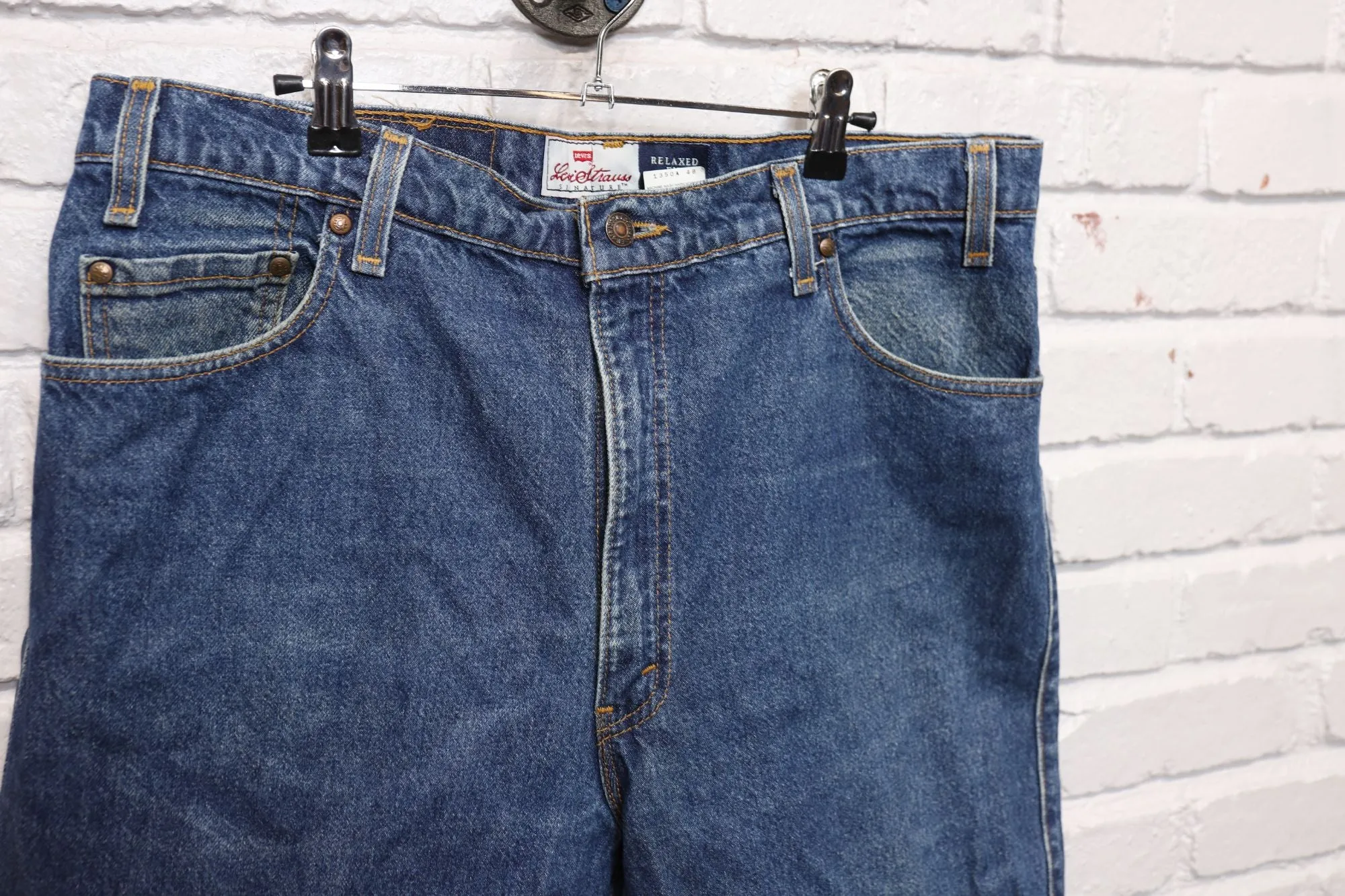 90s Vintage Levi's Relaxed Fit Jeans Size 38/33