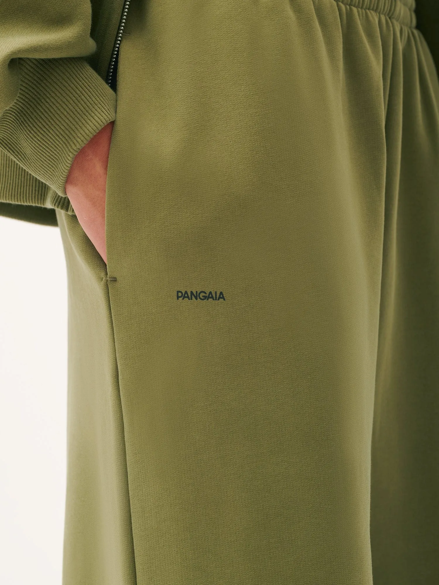Womens DNA Barrel-Leg Track Pantshighland green